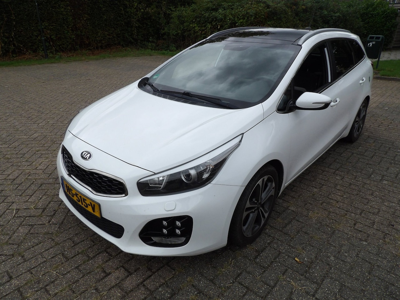 Kia Cee'd Sportswagon - 1.6 CRDi GT-Line airco navi - AutoWereld.nl