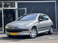Peugeot 206 - 1.4 Gentry 1e EIG / CLIMA / ELEKT RAMEN / NAP