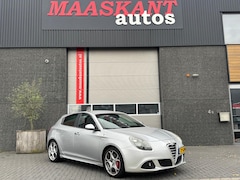 Alfa Romeo Giulietta - 1.750 TBi 235pk Quadrifoglio Verde / Rood leder / Service history / INRUILKOOPJE