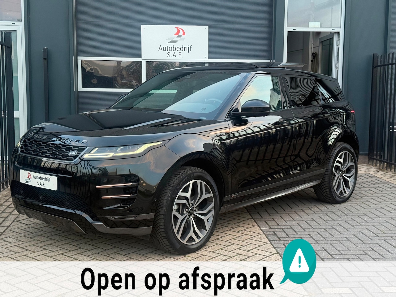 Land Rover Range Rover Evoque - 1.5 P300e R-Dynamic SE PANO 360 CARPLAY LED !! - AutoWereld.nl