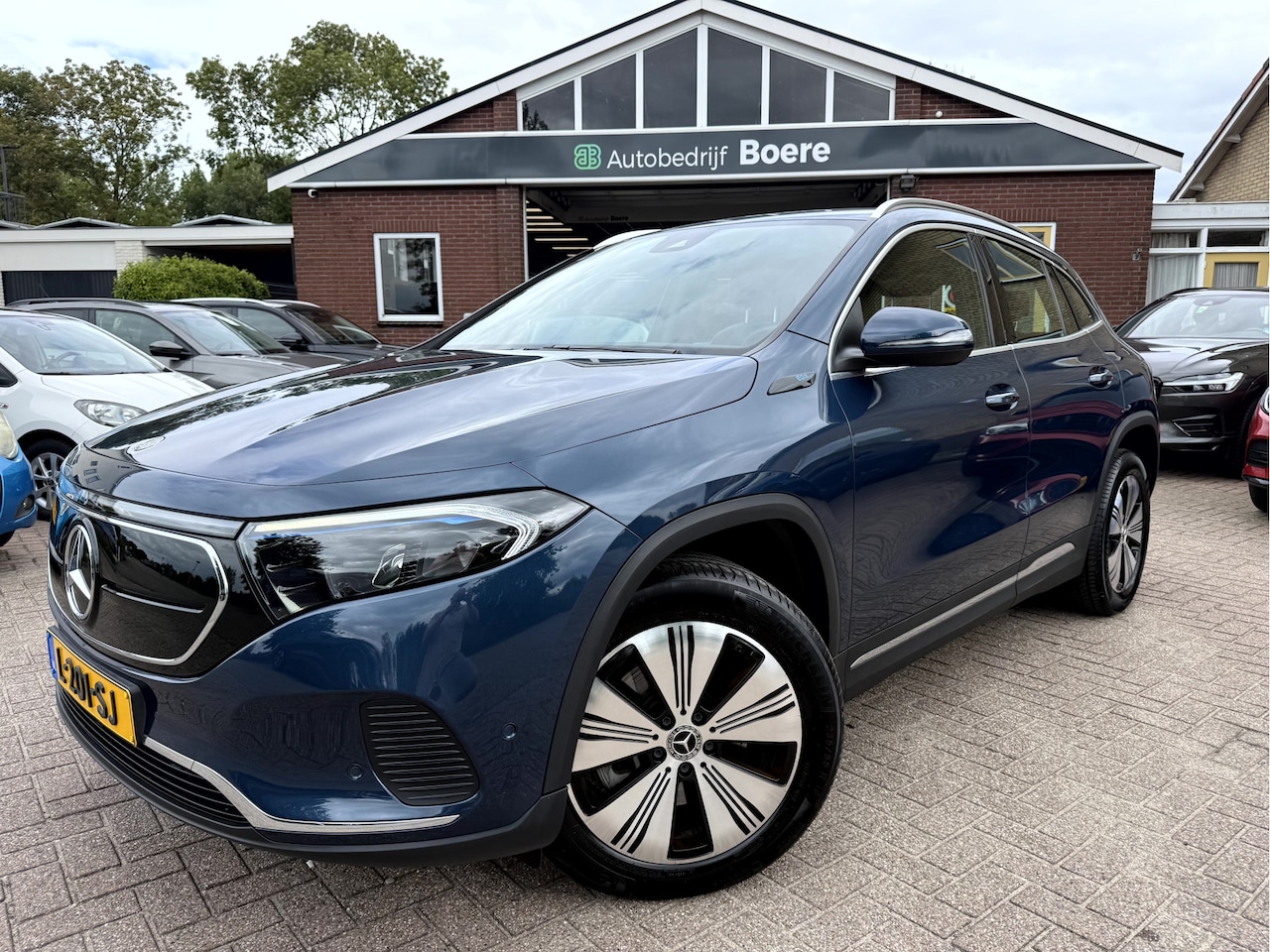 Mercedes-Benz EQA - 250 Business Solution Luxury 67 kWh Navi, Camera, Trekhaak, Sfeerverlichting - AutoWereld.nl