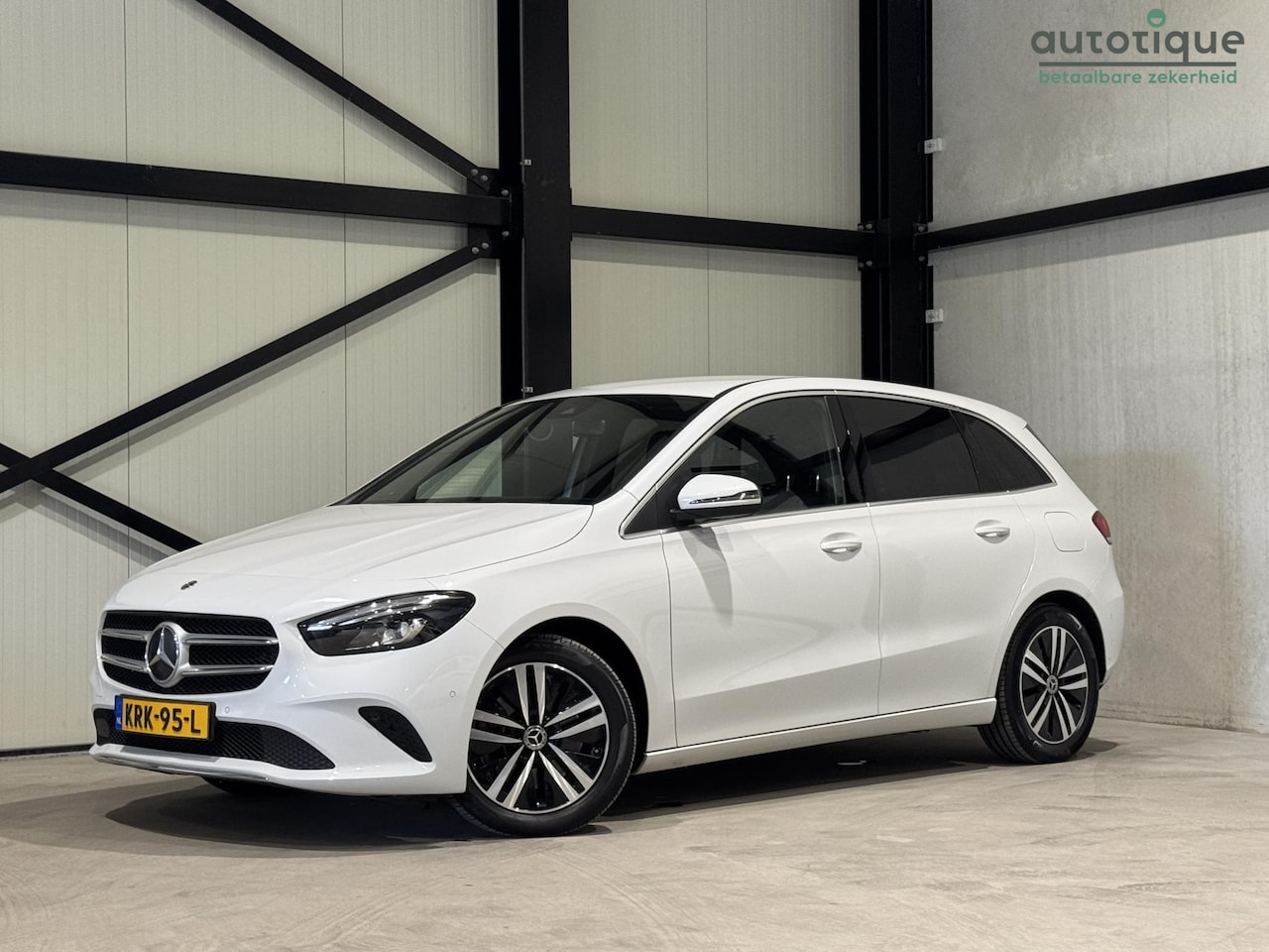 Mercedes-Benz B-klasse - 250 e Business | navi | leder | trekhaak | carplay | sfeerverlichting | - AutoWereld.nl