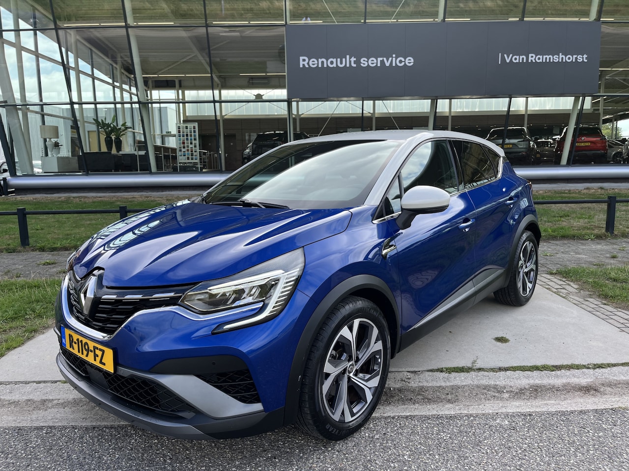 Renault Captur - 1.6 E-Tech Hybrid 145PK R.S. Line / Dealer onderhouden / Camera / Parkeerhulp V+A / Bose / - AutoWereld.nl