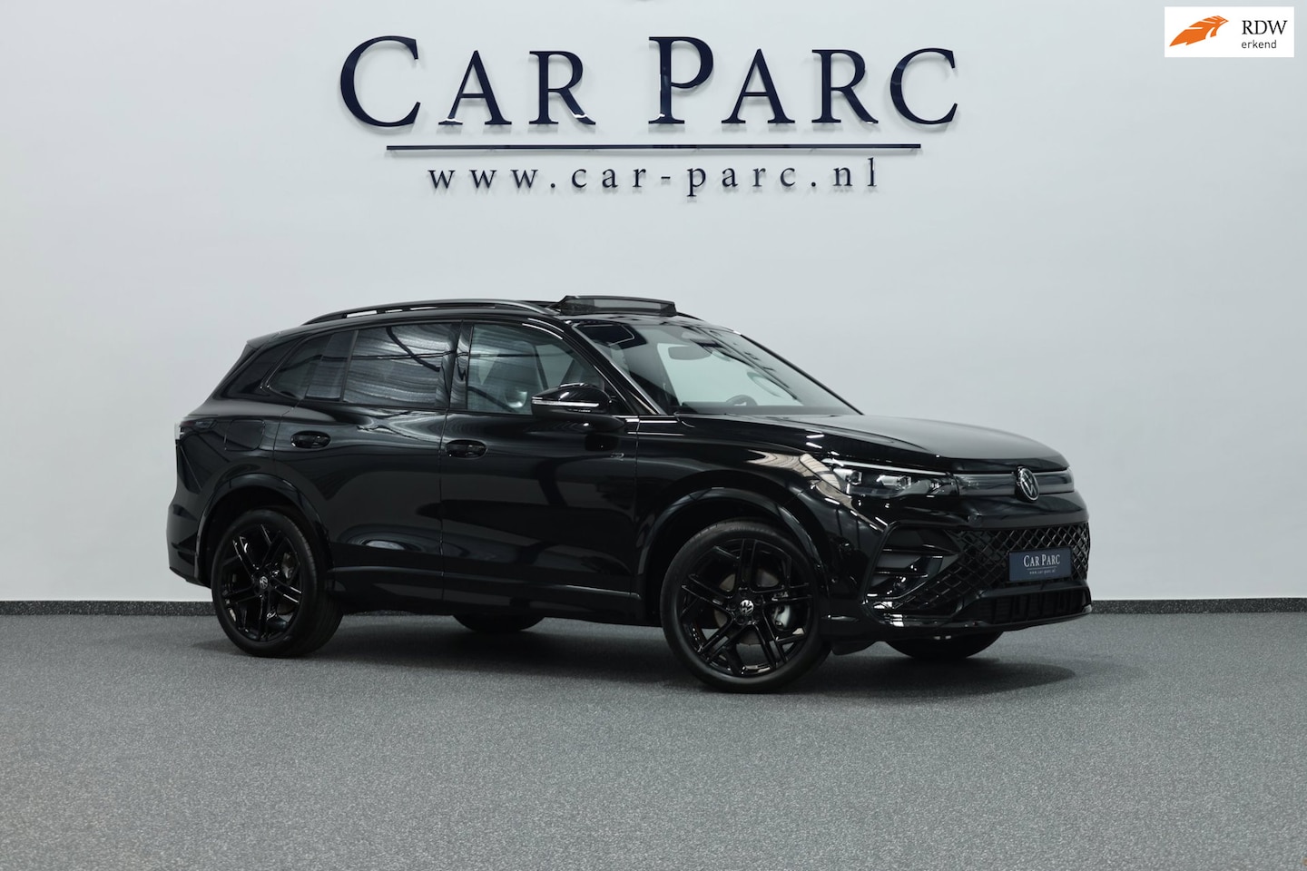 Volkswagen Tiguan - 1.5 eTSI 3x R-Line IQ+LED/VIRTUAL/SFEER/PANO/ALCANTARA+S.VERWARMING/20" LMV/CAM/LINE/ACC/E - AutoWereld.nl