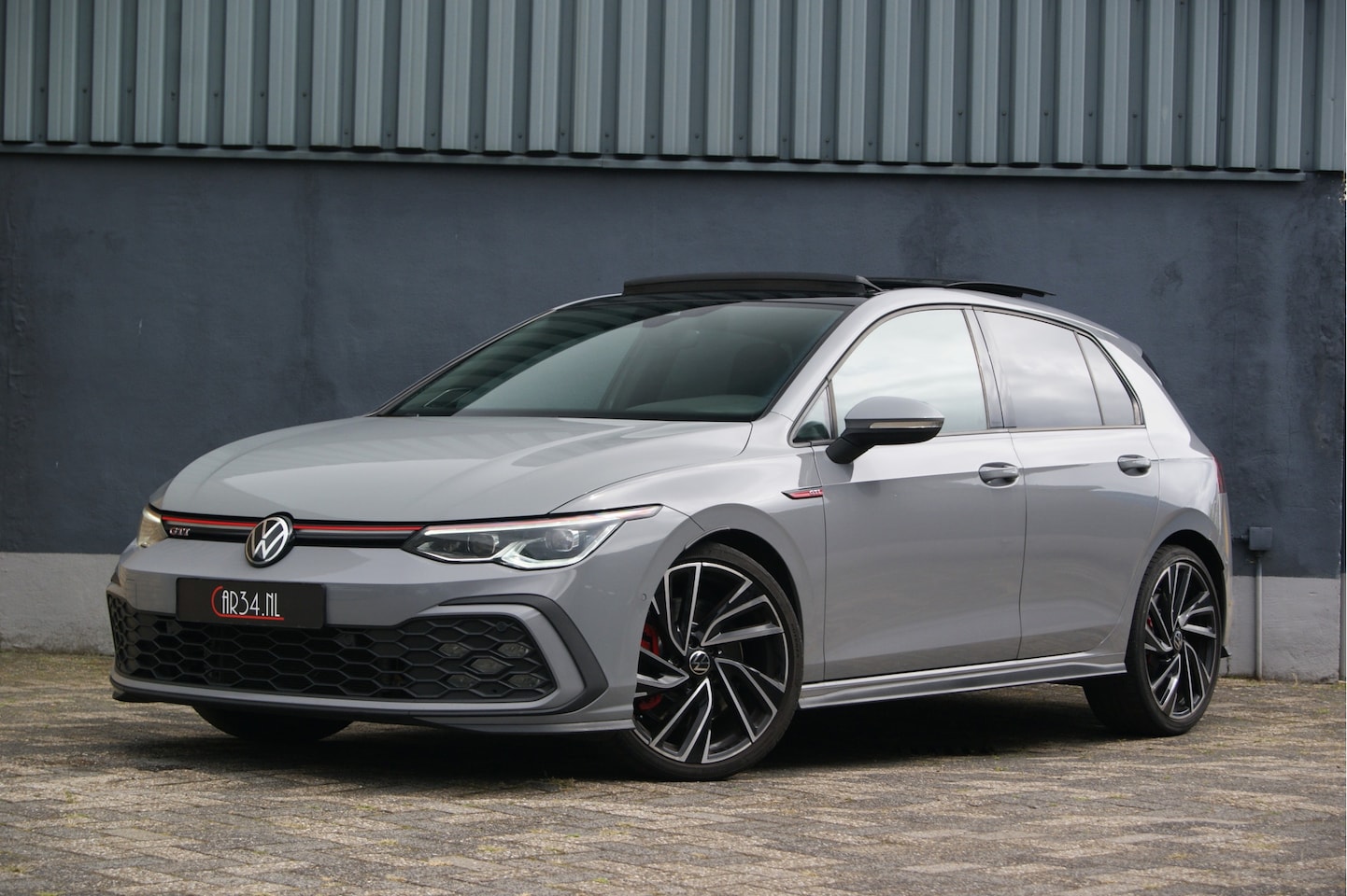 Volkswagen Golf - 2.0 TSI GTI Panoramadak/Harman-Kardon/Matrix/Camera/19Inch - AutoWereld.nl
