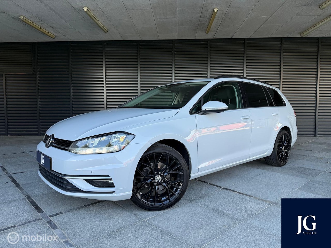 Volkswagen Golf Variant - 1.0 TSI Highline Business R 1.0 TSI Highline Business R - AutoWereld.nl