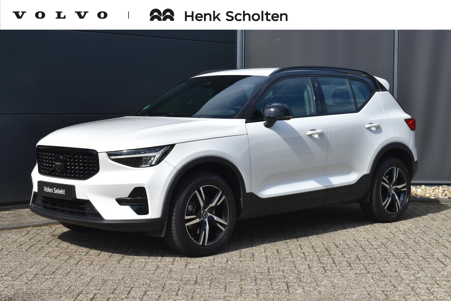 Volvo XC40 - B4 Automaat Plus Dark | Semi Elek. Inklapbare Trekhaak | Elek. bedienbare voorstoelen met - AutoWereld.nl
