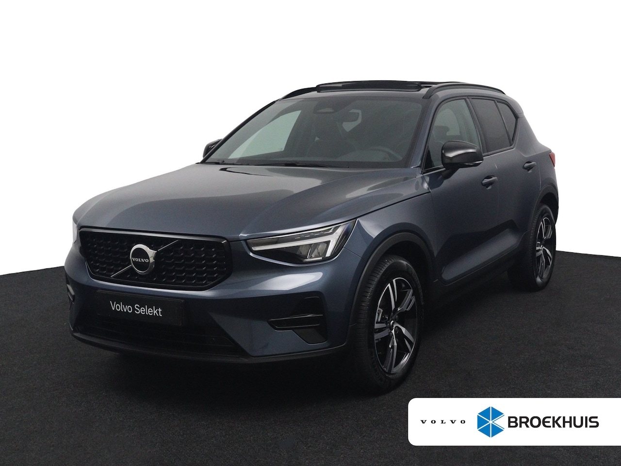 Volvo XC40 - 2.0 B4 Plus Dark | Panoramadak | Trekhaak | Stoelgeheugen | - AutoWereld.nl