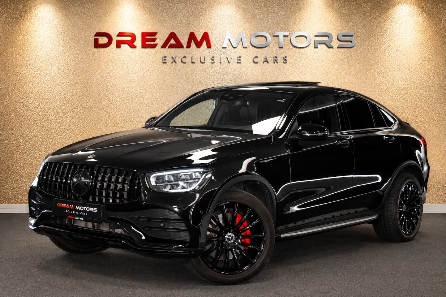 Mercedes-Benz GLC-klasse Coupé - 300e AMG 4MATIC 320pk | GLC63 AMG | SCHUIFDAK | DISTRONIC - AutoWereld.nl