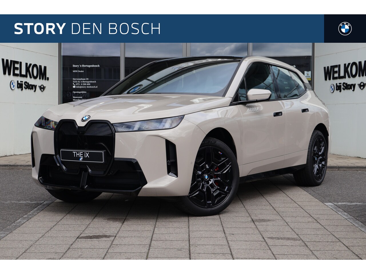 BMW iX - xDrive60 M Sport / Panoramadak Sky Lounge / Trekhaak / Parking Assistant Professional / So - AutoWereld.nl