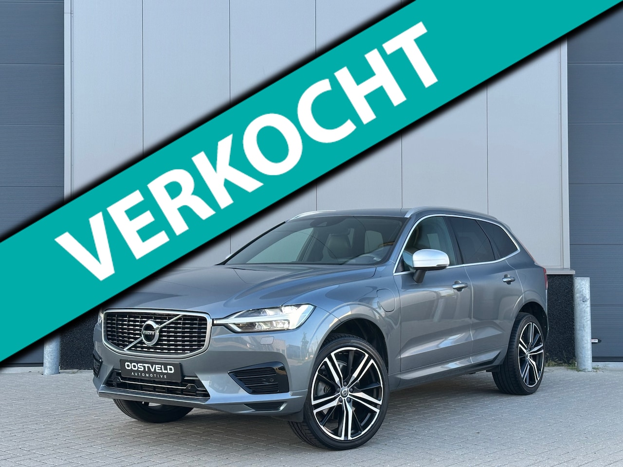Volvo XC60 - 2.0 T8 AWD R-Design 21'' Luchtvering Pano Memory ACC - AutoWereld.nl