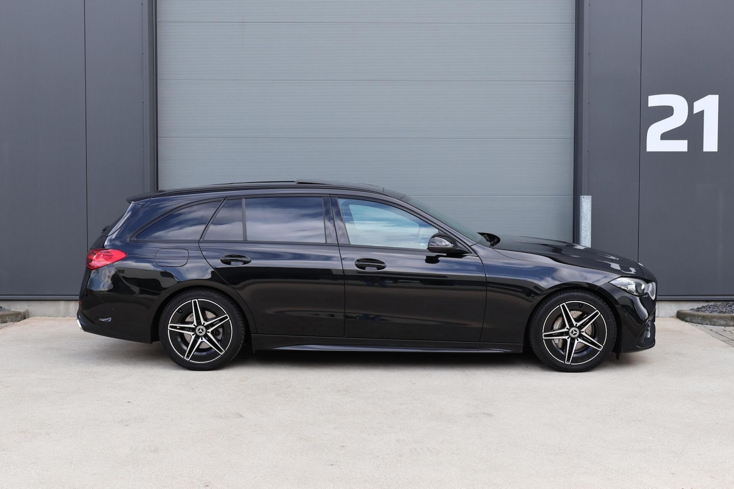 Mercedes-Benz C-klasse Estate - 220 d AMG Line / Panoramadak / Burmester Surround / Massage Stoelen / Night Pakket / Trekh - AutoWereld.nl