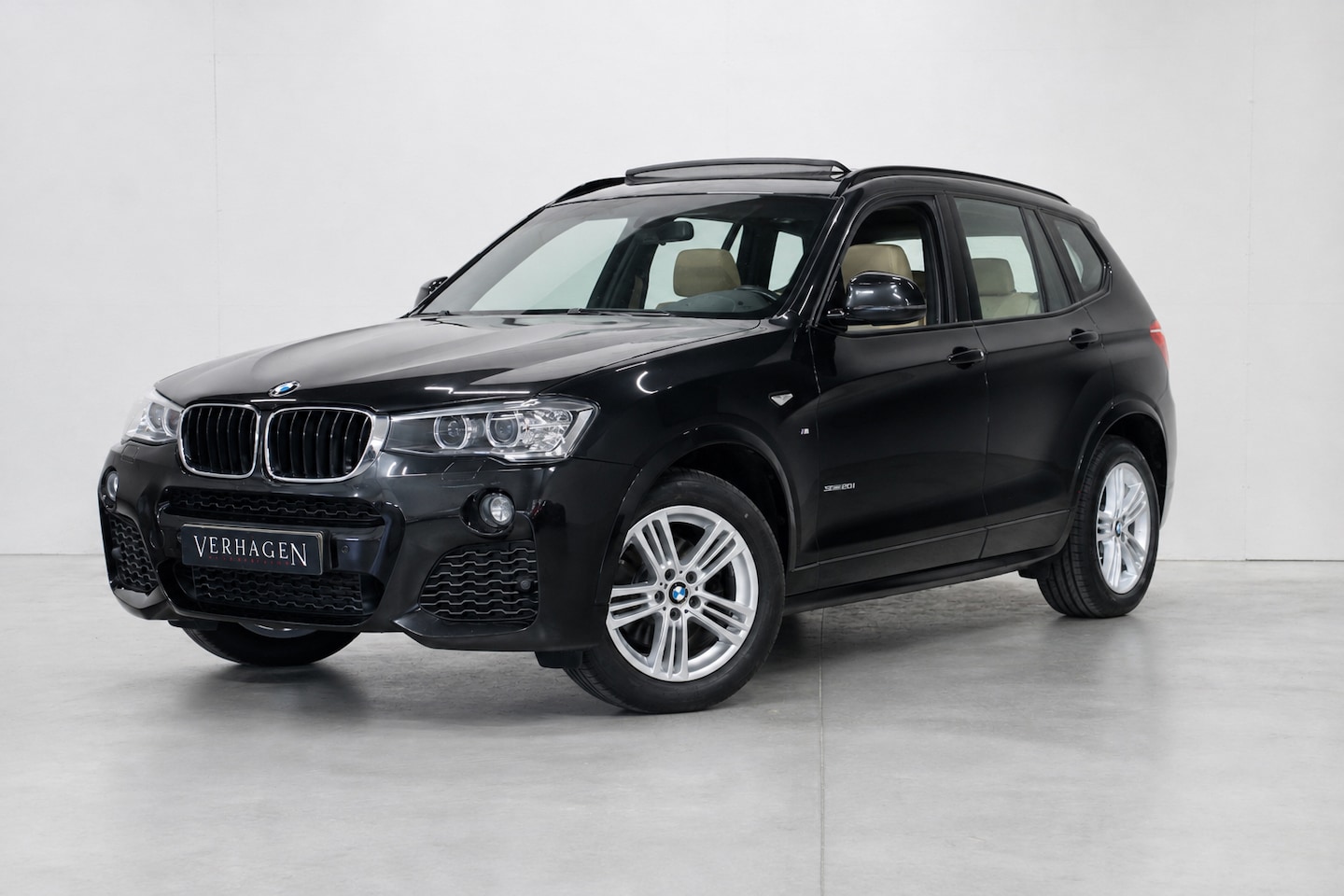 BMW X3 - sDrive20i High Executive M-pakket Pano Leer Trekhaak - AutoWereld.nl