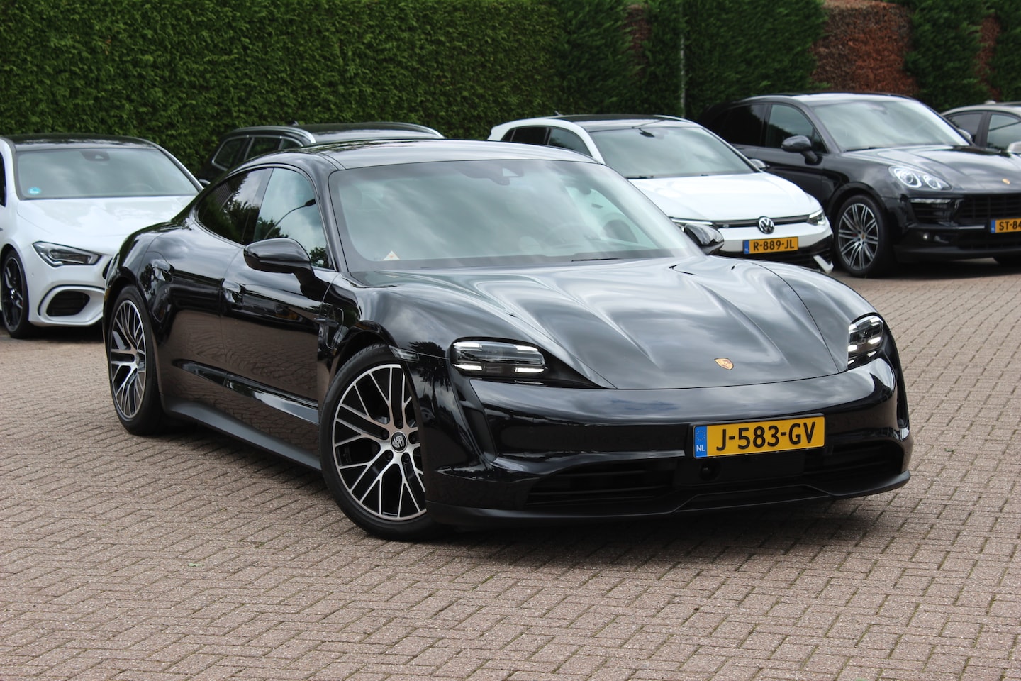 Porsche Taycan - 4S Performance 84 kWh / SoH 91,2% / Panoramadak / 360Camera / Luchtvering / Massage+Ventil - AutoWereld.nl