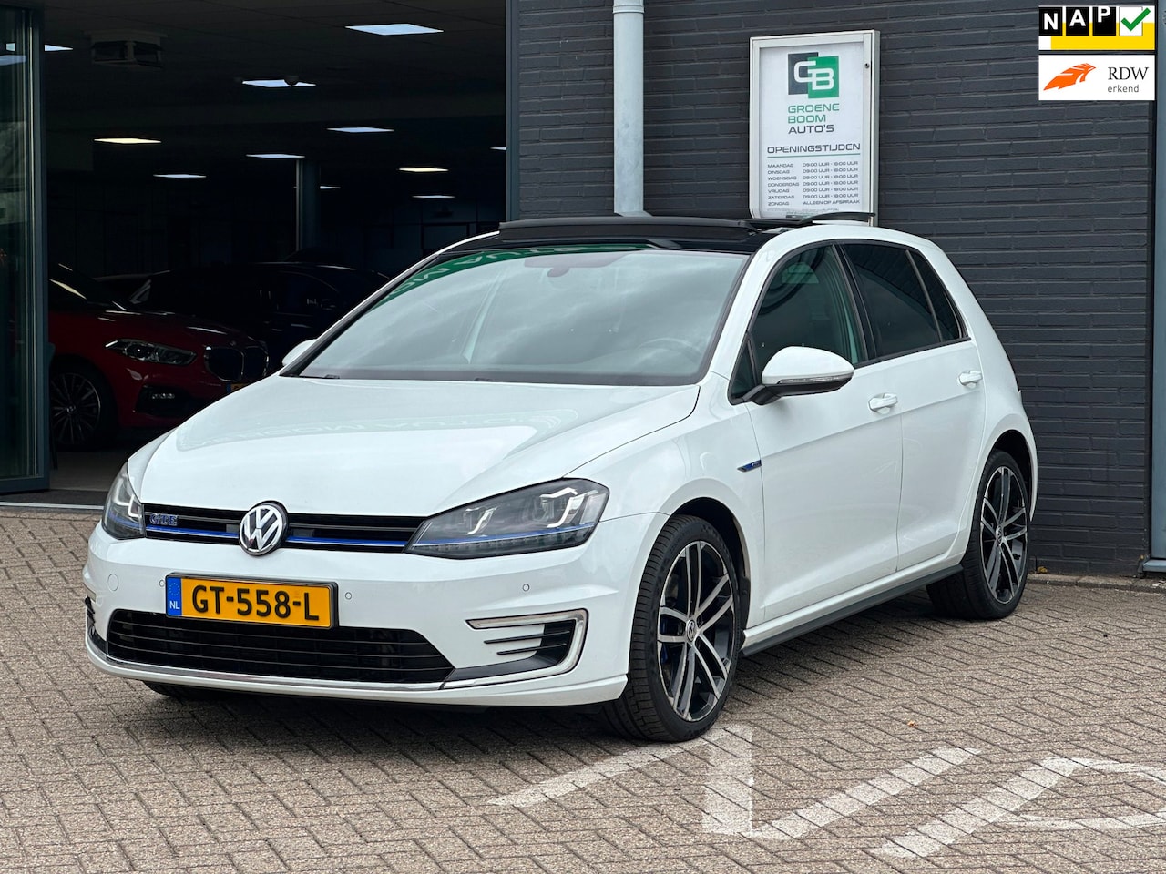 Volkswagen Golf - 1.4 TSI GTE Highline/PANO-DAK/NAVI/NETTE STAAT!! - AutoWereld.nl