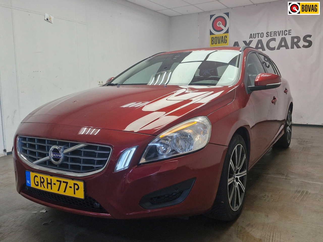 Volvo V60 - 1.6 T3 Summum AIRCO ! APK ! VOL OPTIES ! - AutoWereld.nl
