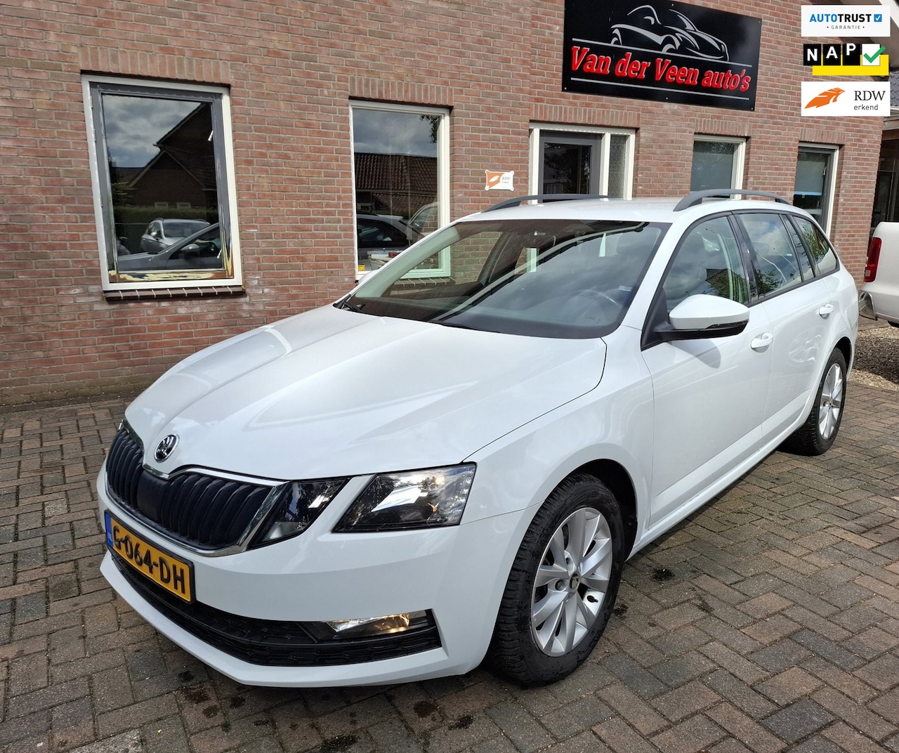 Skoda Octavia Combi - 1.0 TSI Greentech Ambition Business. Cruise, carplay, afn. trekhaak, navi, bluetooth, fron - AutoWereld.nl