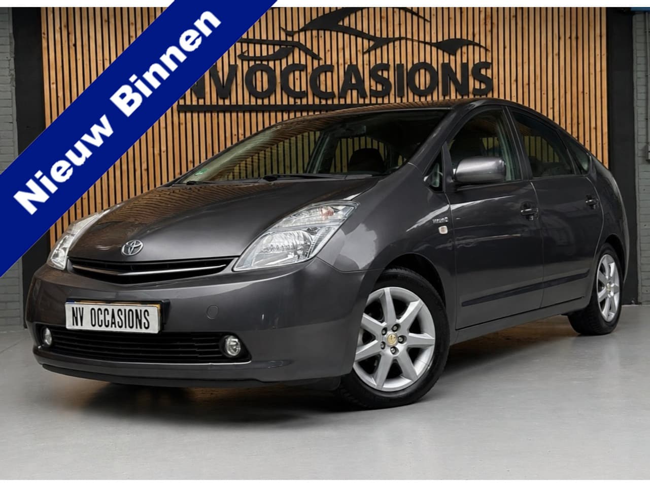 Toyota Prius - 1.5 VVT-i Tech Edition HYBRIDE/NAVI/CAMERA/STOELVW/LEDER/NAP! - AutoWereld.nl