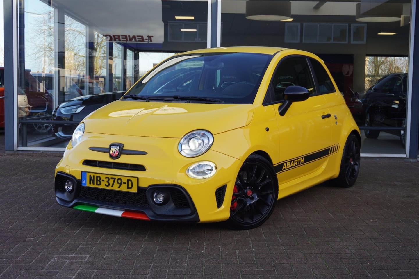 Fiat 500 Abarth - 1.4 T-Jet Competizione 595 Automaat | 91.000KM | NL auto | Vol opties | 180PK | Inruil mog - AutoWereld.nl