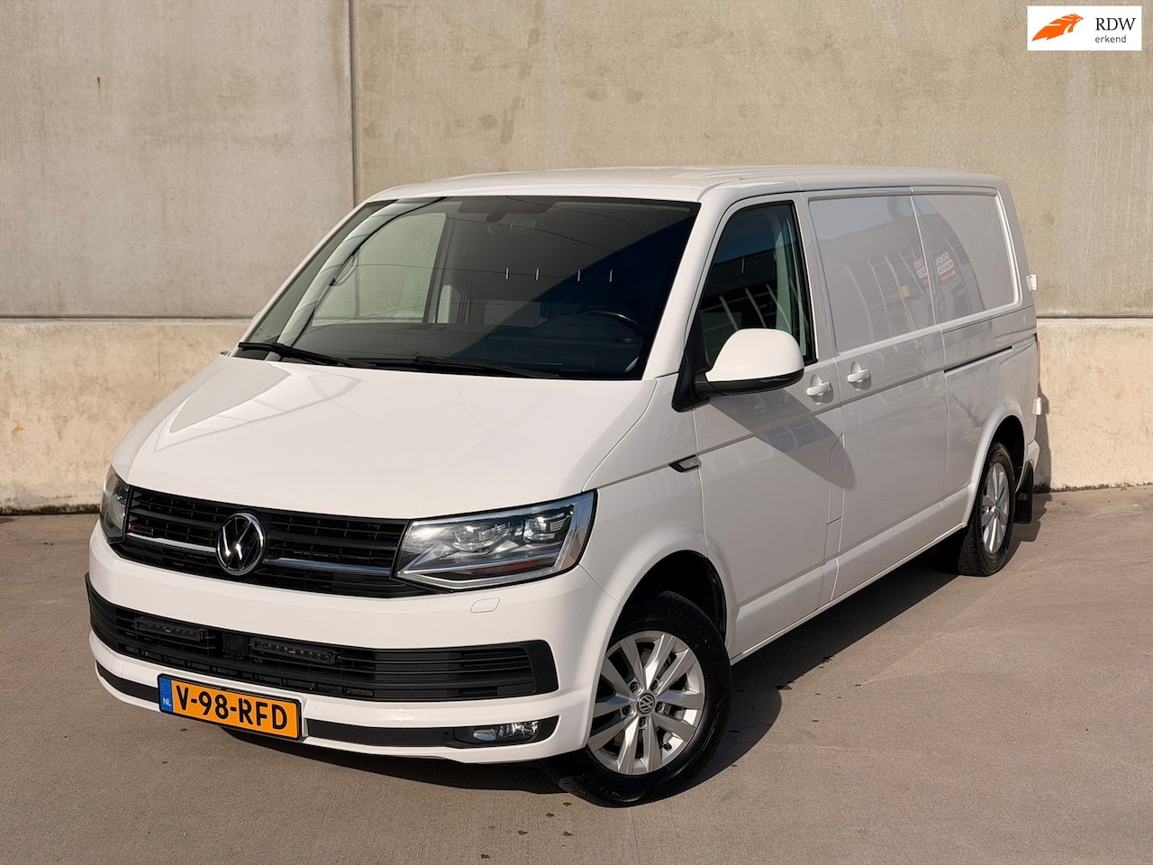 Volkswagen Transporter - 2.0 TDI L2H1 4Motion DSG Marge! 2x schuifdeur 150PK Standkachel LED CarPlay Navi ACC - AutoWereld.nl