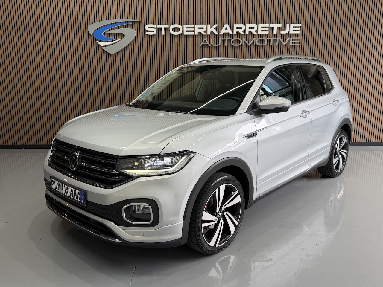 Volkswagen T-Cross - 1.5 TSI 150pk Style R | Camera | PDC V+A | Navi | 18" | ACC | Stoelverwarming | Dodehoek | - AutoWereld.nl