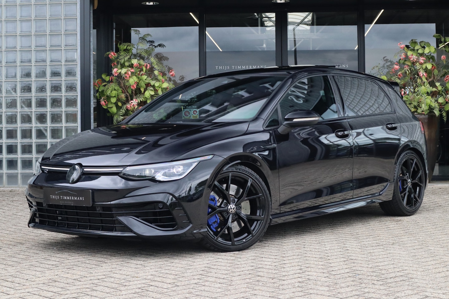 Volkswagen Golf - R 4Motion | Akrapovic, Performance-pakket, Panoramadak, Harman/Kardon, Zitklima, Stuurverw - AutoWereld.nl