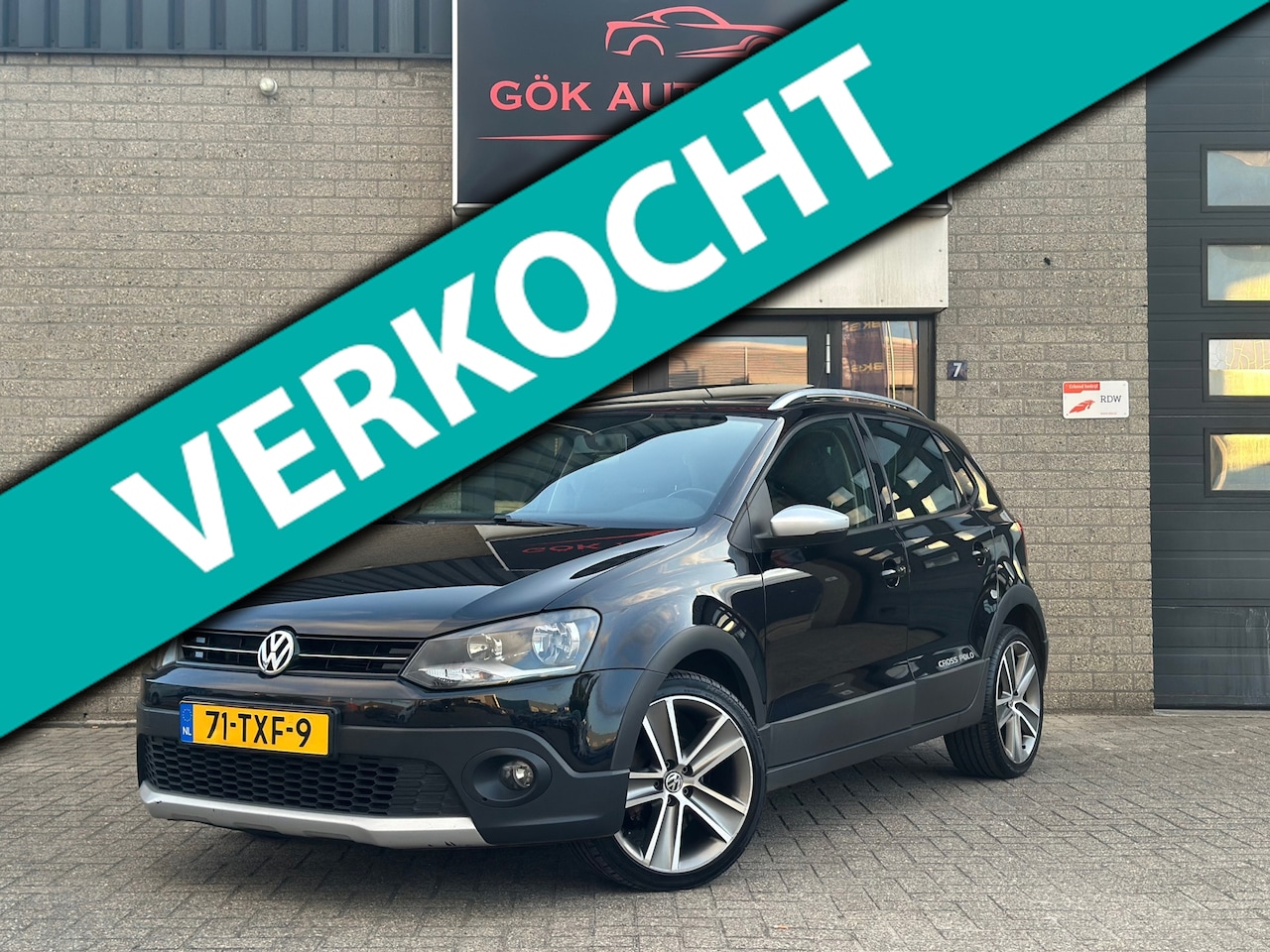 Volkswagen Polo - 1.2 TSI Cross / Automaat / Pano / Leer / LM Velgen / NAP / Clima / Navi - AutoWereld.nl