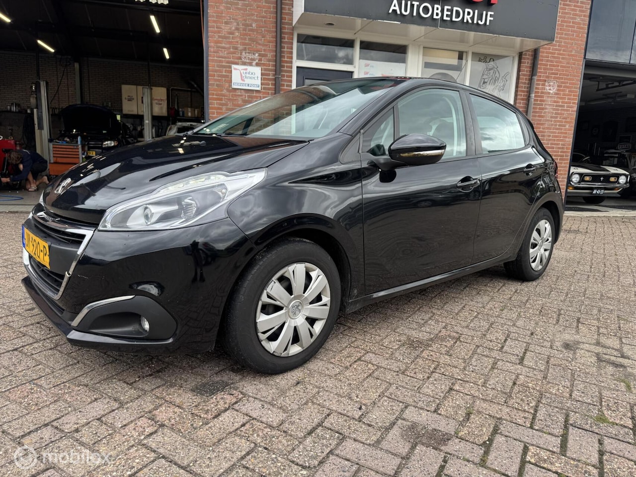 Peugeot 208 - 1.2 PureTech Blue Lion nieuwe Distributie - AutoWereld.nl