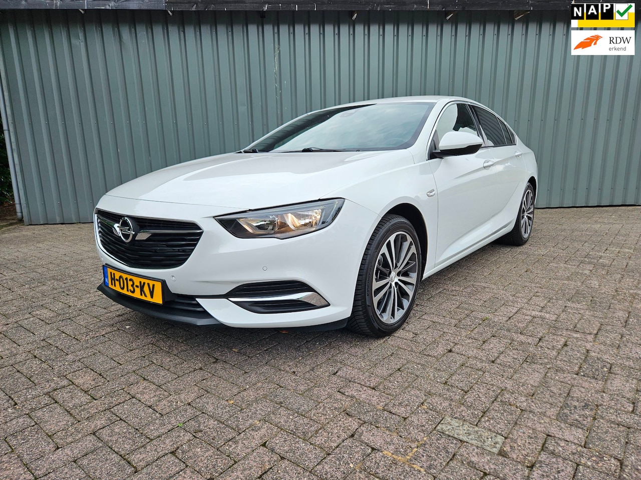 Opel Insignia Grand Sport - 1.5 Turbo 165Pk Automaat Business Executive Leer Navigatie Trekhaak - AutoWereld.nl