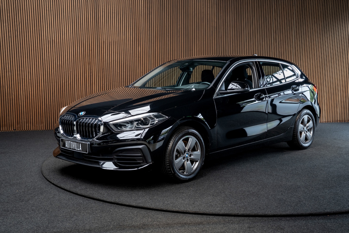 BMW 1-serie - 116i Navi Climate PDC Stuurverwarming Stoelverwarming LM velgen BTW auto - AutoWereld.nl