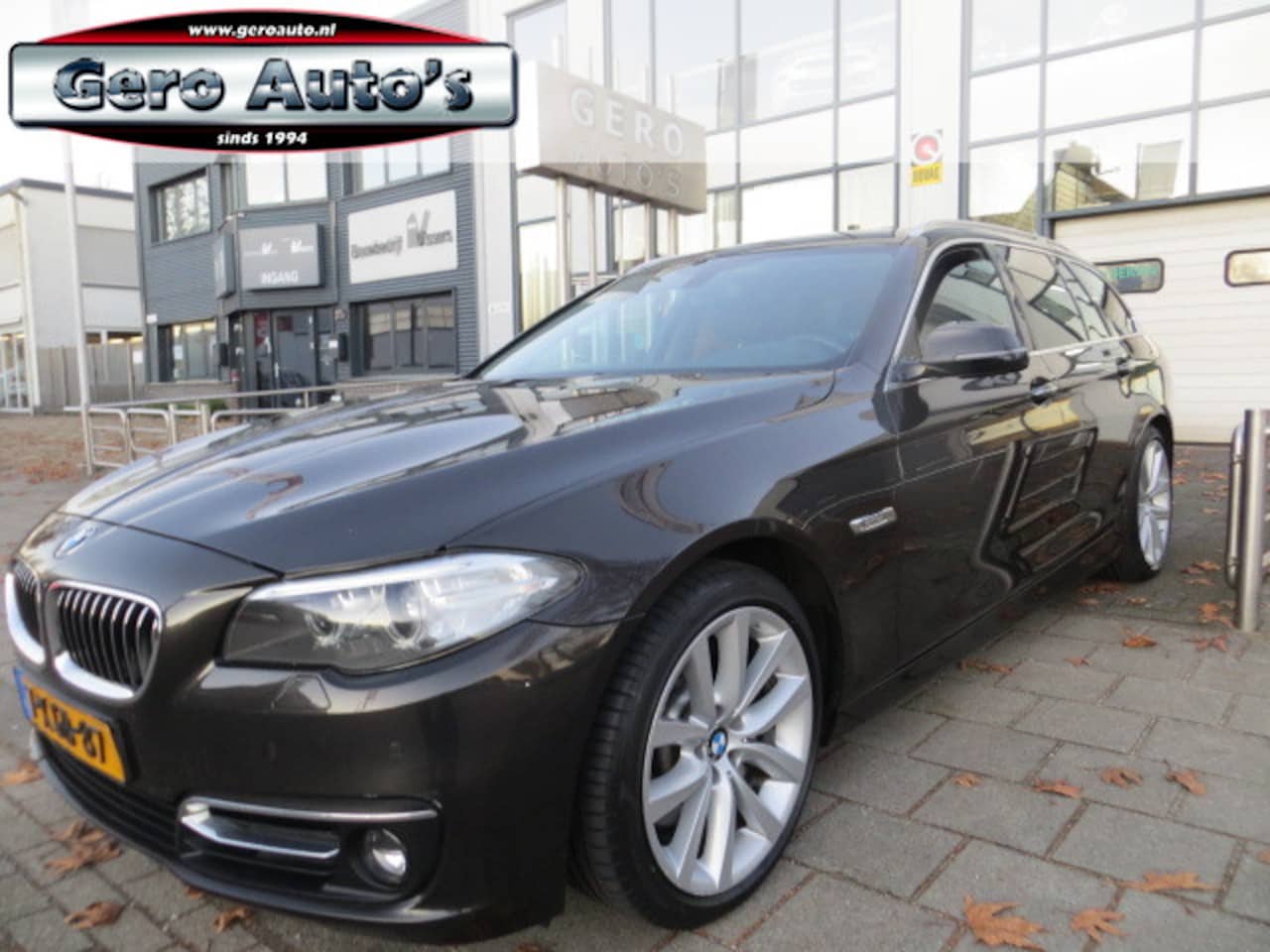 BMW 5-serie Touring - 528i Luxury Edition nl-auto leder full map 19 inch trekhaak etc - AutoWereld.nl