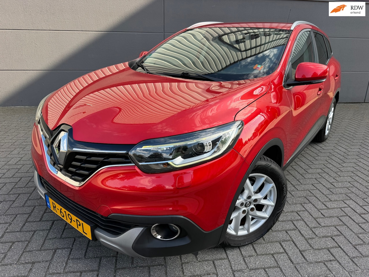 Renault Kadjar - 1.2 TCe Bose*Automaat*Trekhaak*Cruis*Stoelverwarm*Climat-Airco*NEW-APK - AutoWereld.nl