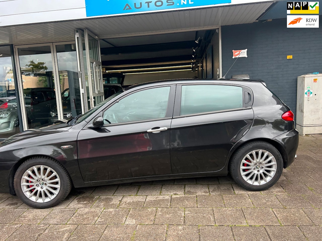 Alfa Romeo 147 - 2.0 T.Spark Distinctive Leder/Clima/Navi/Lm velgen - AutoWereld.nl