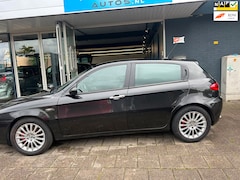 Alfa Romeo 147 - 2.0 T.Spark Distinctive Leder/Clima/Navi/Lm velgen