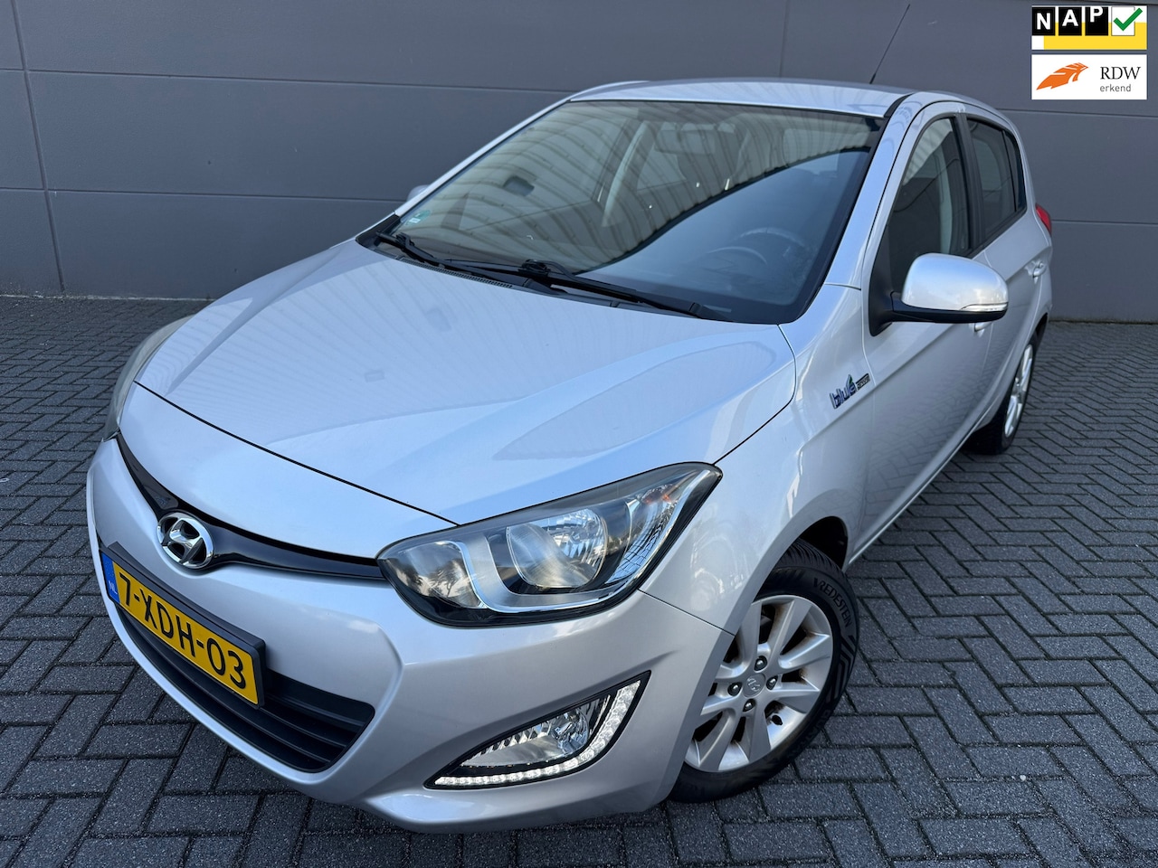 Hyundai i20 - 1.2i i-Deal*Airco*2eEigenaar*Velgen*APK*NAP*C-D-afstandsbediening - AutoWereld.nl