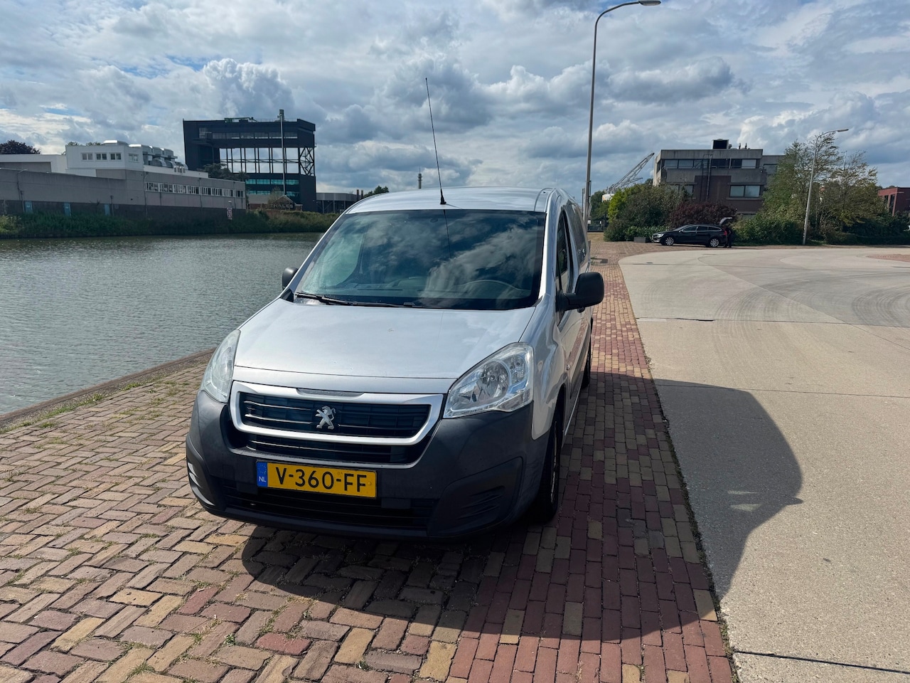 Peugeot Partner - 120 1.6 BlueHDi 75 L1 XR 120 1.6 BlueHDi 75 L1 XR - AutoWereld.nl