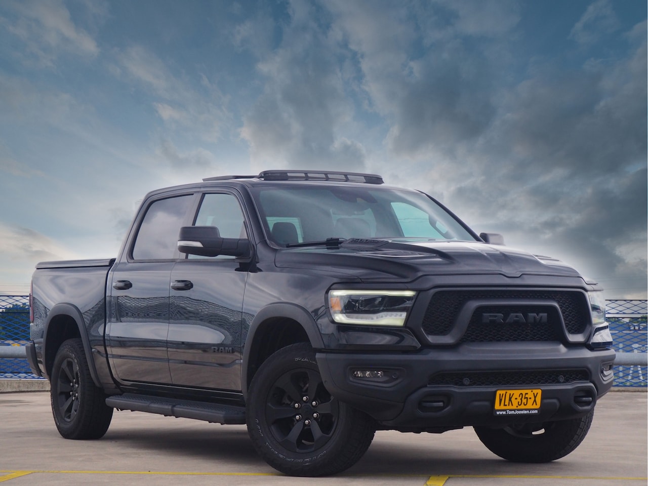 Dodge Ram 1500 - 5.7 HEMI - REBEL - 1e EIGENAAR - NL AUTO - AutoWereld.nl