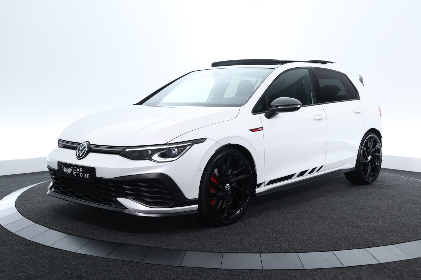 Volkswagen Golf - 2.0 TSI GTI CLUBSPORT |PANO|CAMERA|CARPLAY|IQ LIGHT|SFEER|ST. + STUUR VWM|LED - AutoWereld.nl