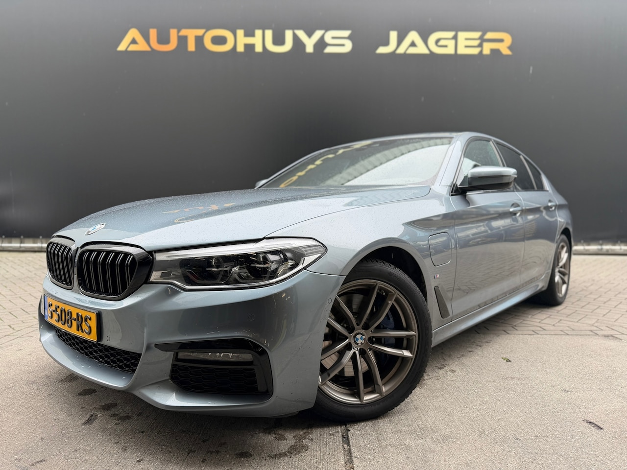 BMW 5-serie - 530e iPerformance High Executive - M Sport Camera Alcantara Sfeerverlichting - AutoWereld.nl