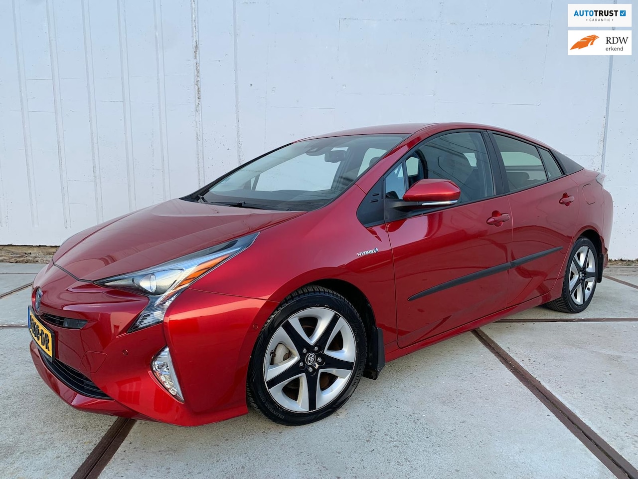 Toyota Prius - 1.8 Hybrid Executive Clima - HUD - trekhaak - bluetooth - navi - camera - stoelverwarming - AutoWereld.nl