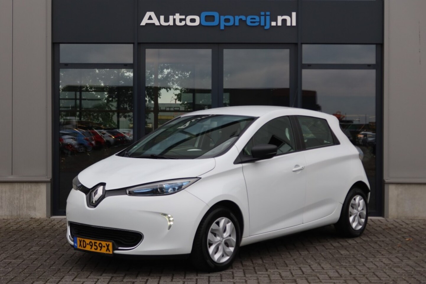 Renault Zoe - R90 Life 41kWh NAVI, Camera, PDC, Cruise, Koop Accu - AutoWereld.nl