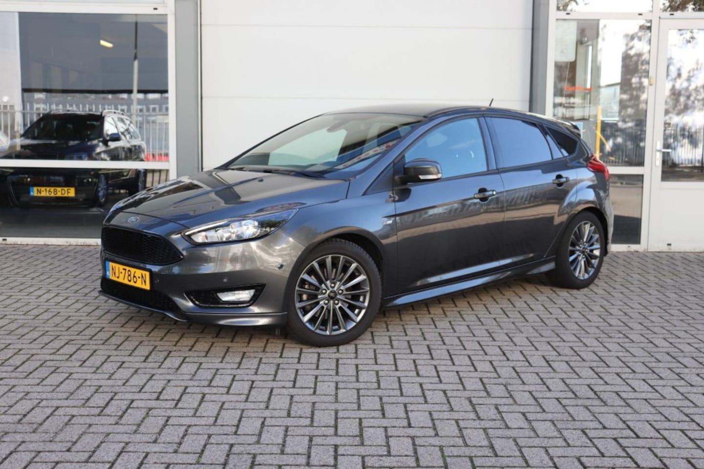 Ford Focus - 1.5 150PK 6-BAK ST-LINE/1E EIG/ORIG.NL/DEALERONDERH./A.CARPLAY/17 - AutoWereld.nl