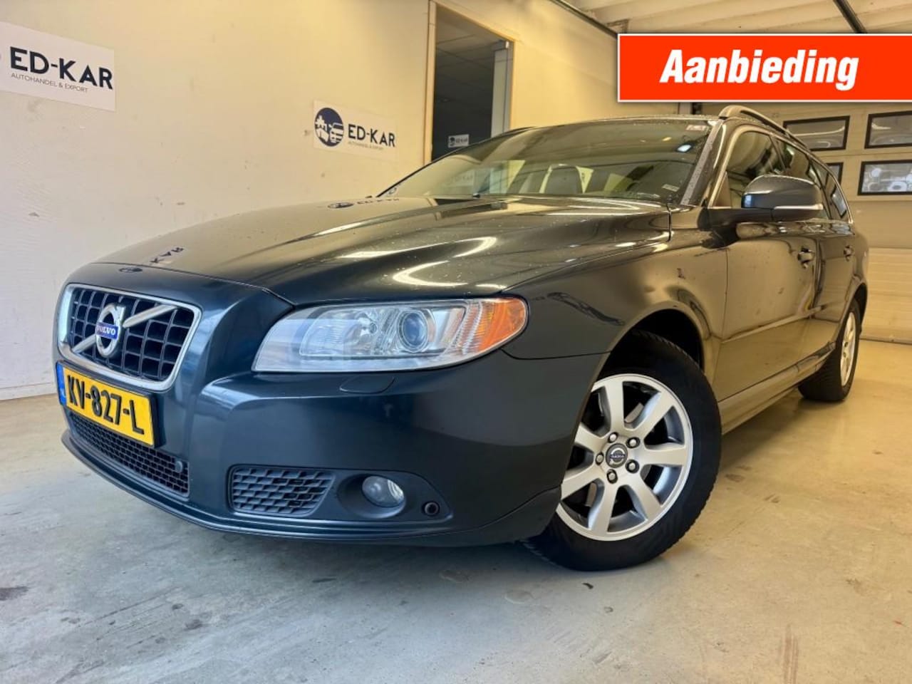 Volvo V70 - 2.0 D4 Summum LEER Nette Auto Goed Onderhouden APK - AutoWereld.nl