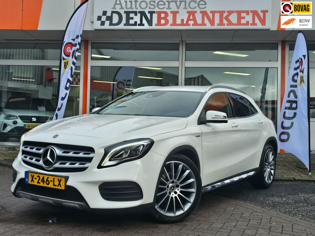 Mercedes-Benz GLA-Klasse - 200 AMG Business Solution Automaat BJ.2020 / Navi / Leder / Carplay / Clima / 19"Lmv !! - AutoWereld.nl