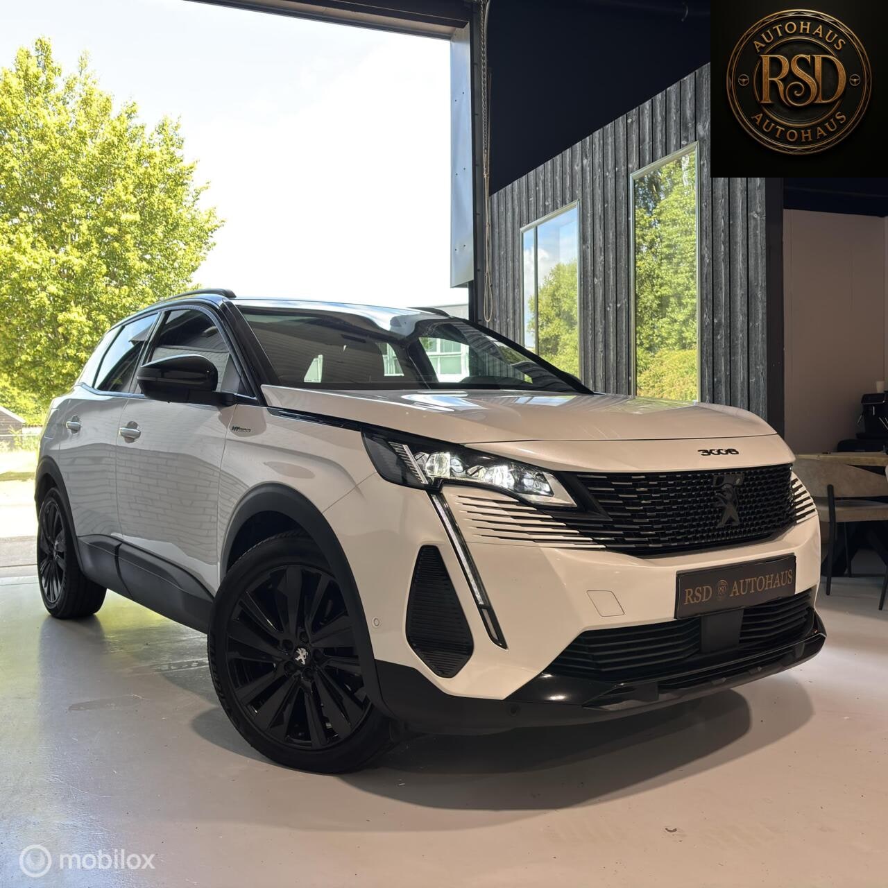 Peugeot 3008 - 1.6 HYbrid4 300 GT Panodak 19” leder Focal audio - AutoWereld.nl