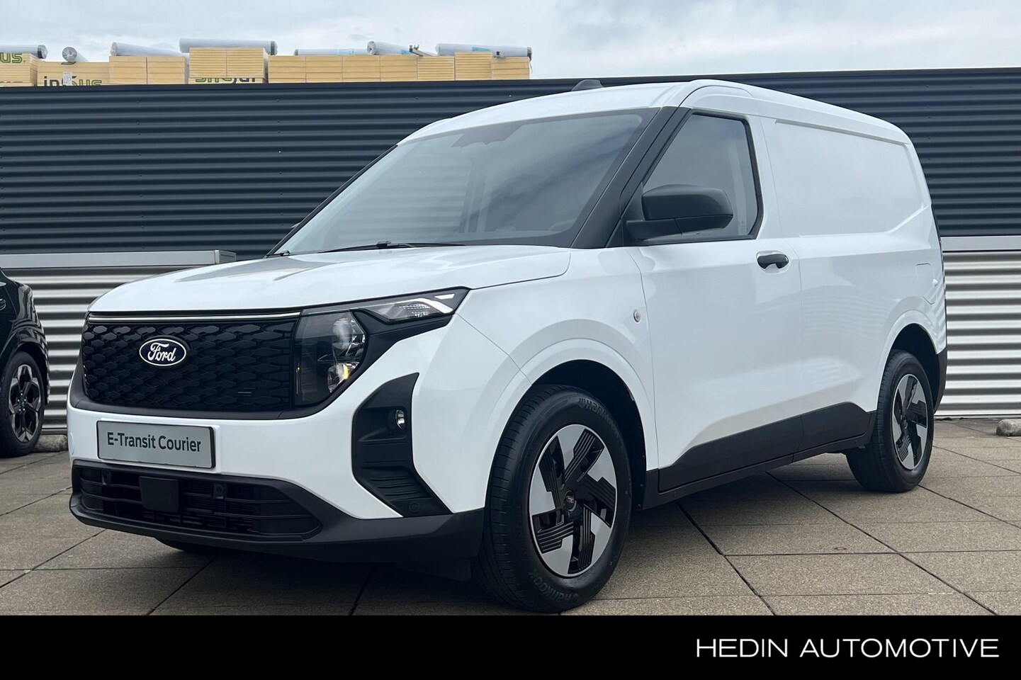 Ford Transit Courier - e-Transit Trend 46.8kWh 136pk Voorraad | Snel rijden - AutoWereld.nl