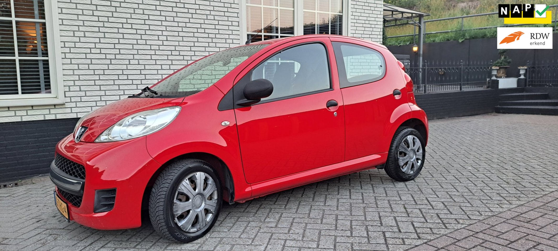 Peugeot 107 - 1.0-12V XR 5 deurs airco nap. - AutoWereld.nl