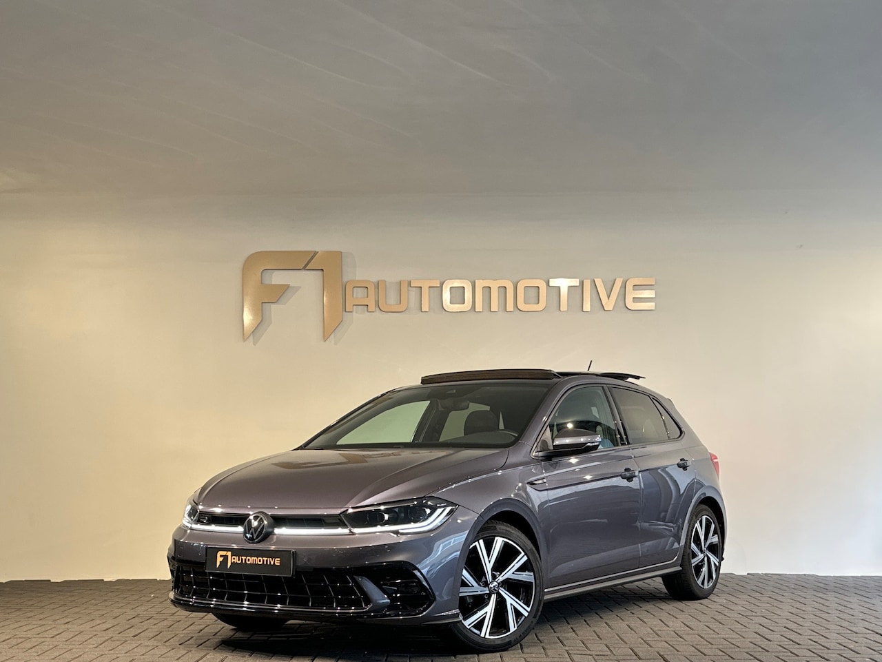 Volkswagen Polo - 1.0 TSI R-Line Pano|Stoelverwarming|ACC|Lane|Carplay - AutoWereld.nl