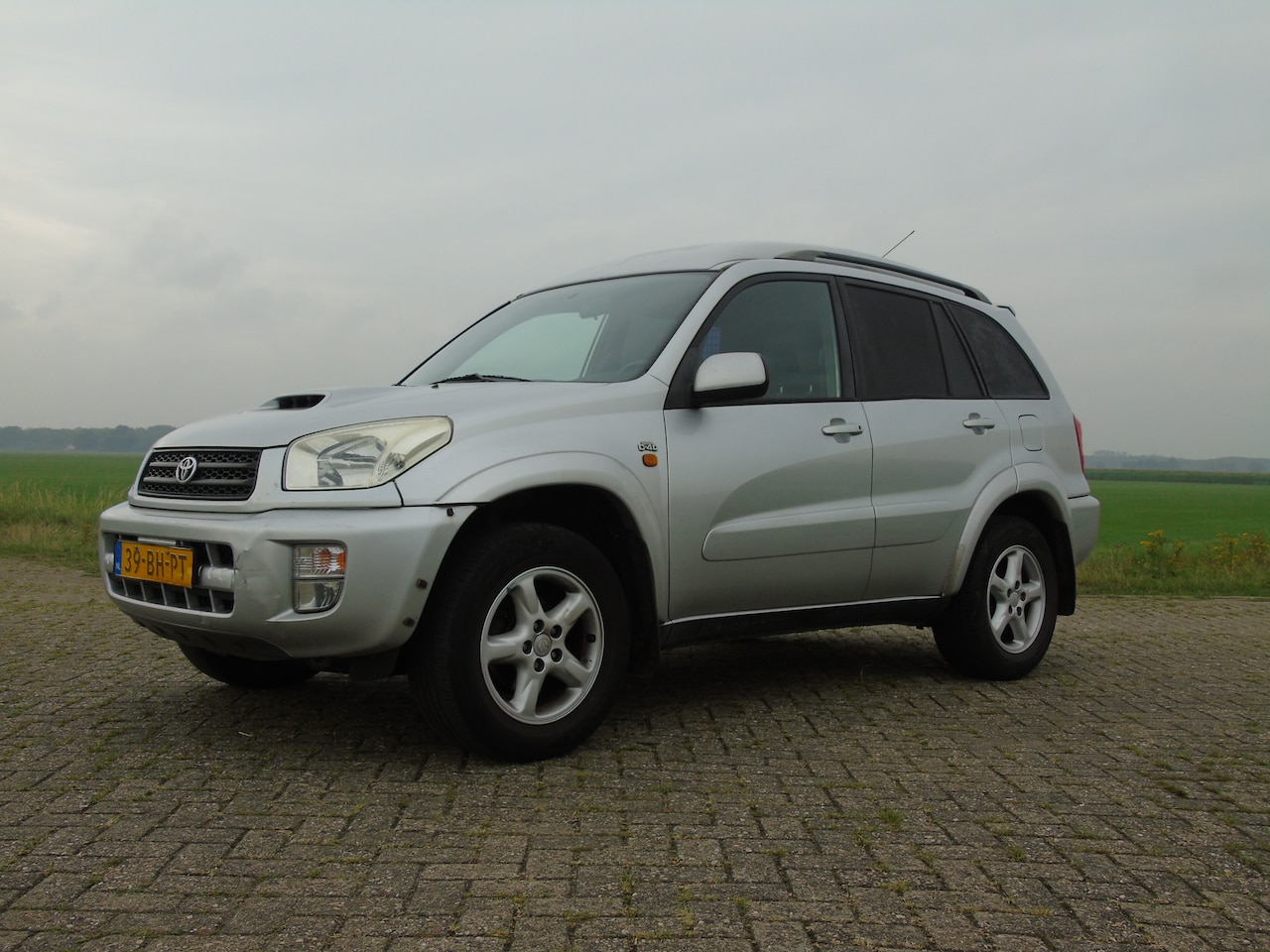 Toyota RAV4 - 2.0 D-4D Linea Sol 4WD Grijs kenteken - AutoWereld.nl