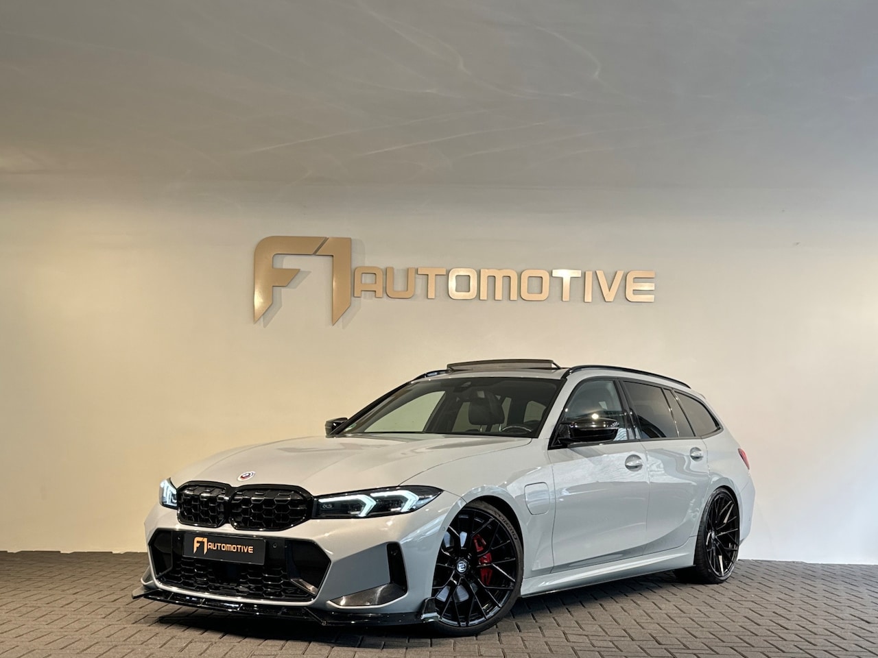 BMW 3-serie Touring - 330e Touring X-Drive Pano|Drive Assist|Blindspot|H/K|Trekhaak - AutoWereld.nl